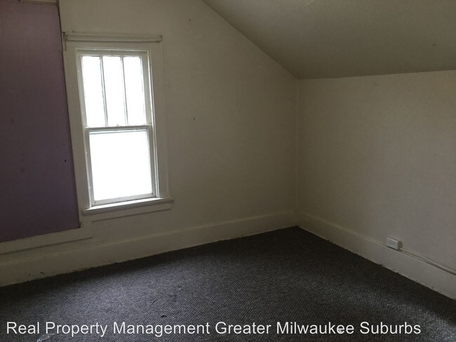 Building Photo - 805 W Saint Paul Ave