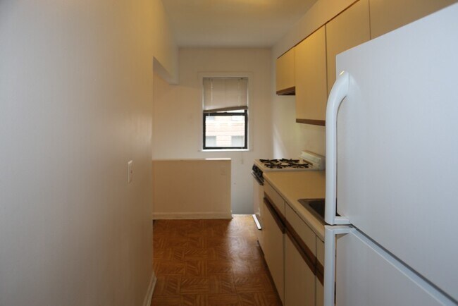 Building Photo - 3028 N Halsted St