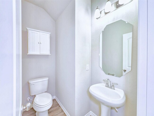 Foto del edificio - 8002 Scanlan Trce