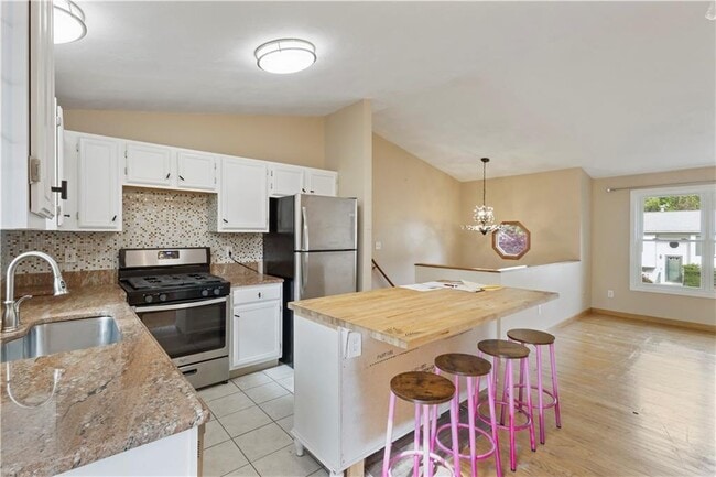 Building Photo - 32 Lawnacre Dr