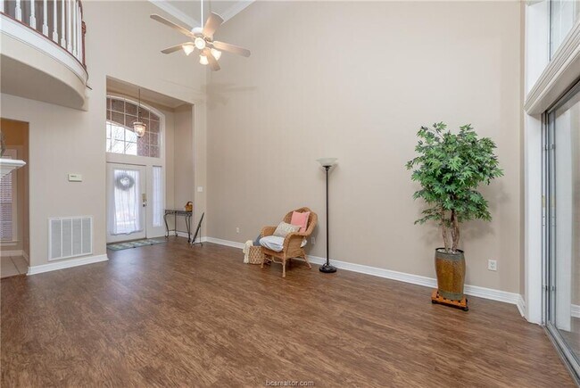 Building Photo - 305 Chimney Hill Dr