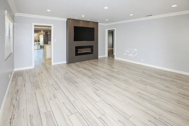 Building Photo - 7400 Blewett Ave
