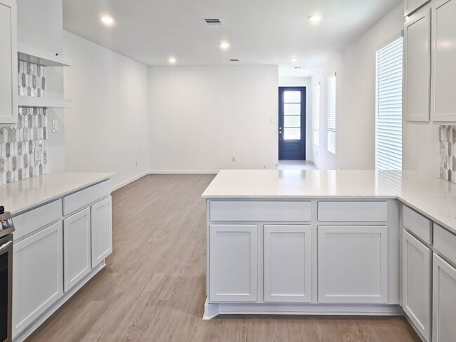 Building Photo - 6323 Laguna Terra Dr