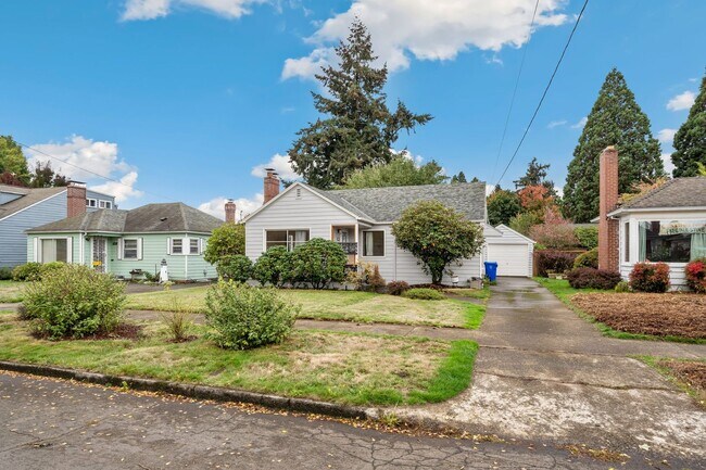 Building Photo - Arbor Lodge Cottage 2 bed 1 bath with larg...