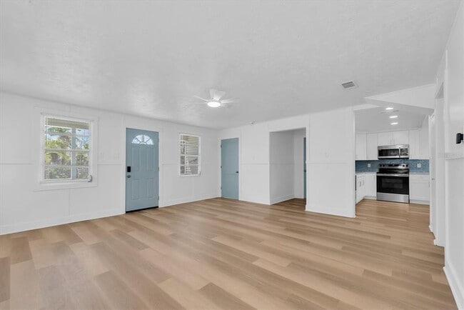 Building Photo - 358 Boca Ciega Dr