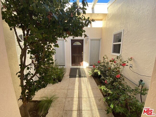 Foto del edificio - 3900 Castlerock Rd