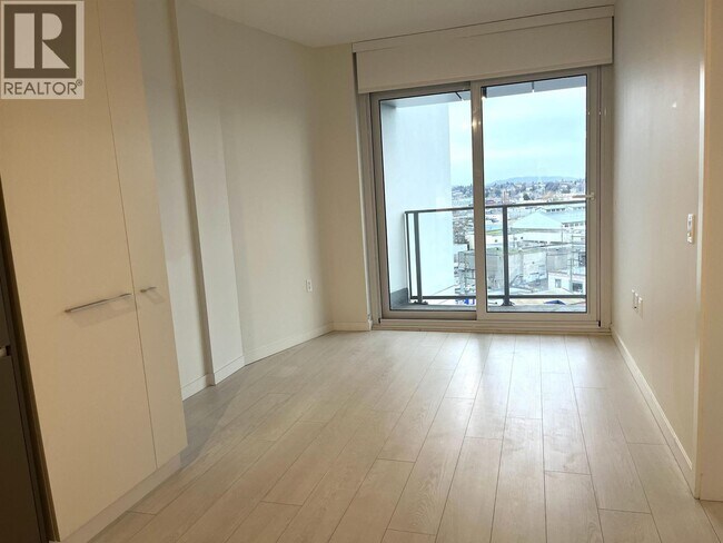 Building Photo - 180 E 2nd Ave