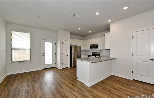 Photo - 2527 Lynwood Bend Unit 102 House
