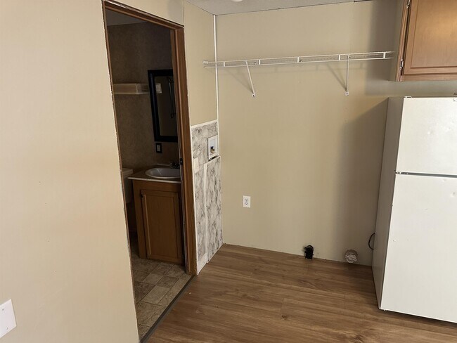 Building Photo - 36 4th Ave W