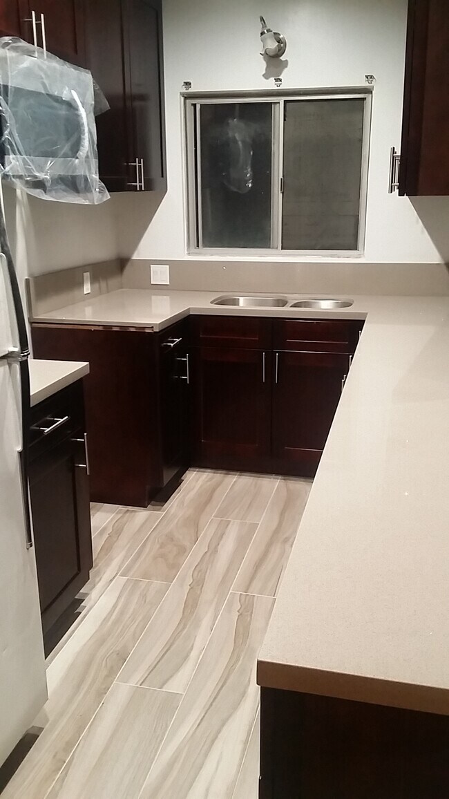 cocina remodelada con lavavajillas - 870 S Norton Ave