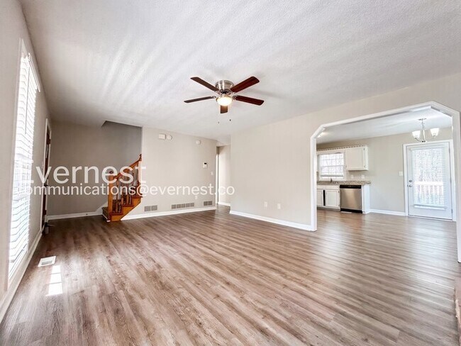 Building Photo - 321 Sadler Dr