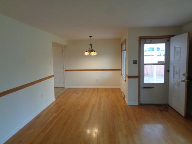 Building Photo - 407 Sondra Ave