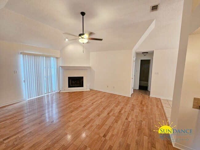 Building Photo - Beautiful 3 Bedroom Home in Willow Bend!