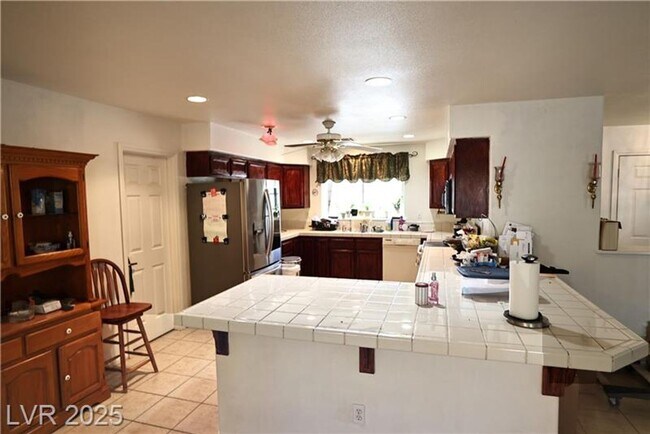 Building Photo - Large Single Story Corner Lot HOME