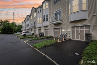 Building Photo - 1525 Hudson Cir