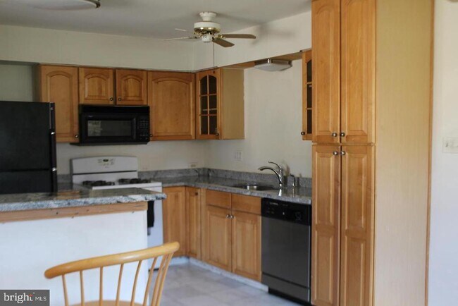 Building Photo - 6433 Downing Ct
