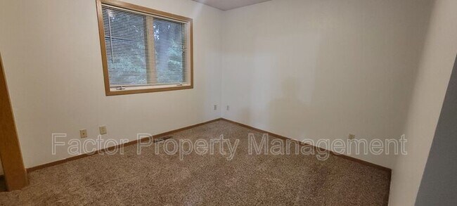 Foto del edificio - 158 Balcerzak Dr