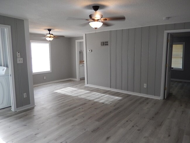 Building Photo - 1519 Pepper Dr