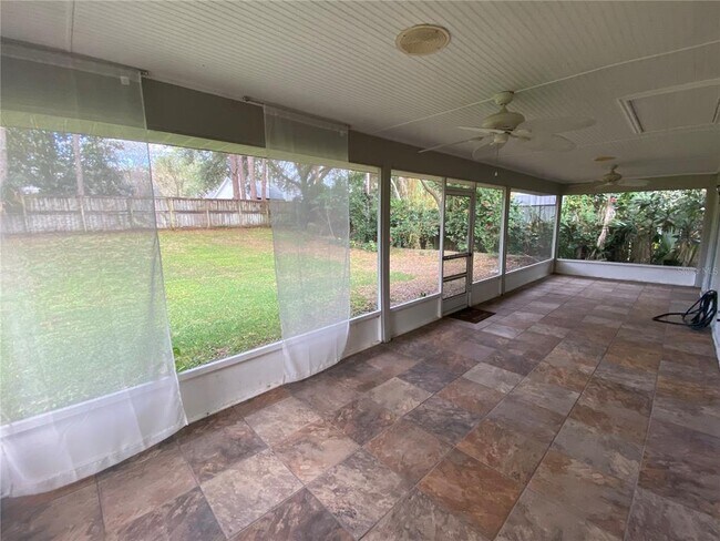 Foto del edificio - 306 Pine Shadow Ln