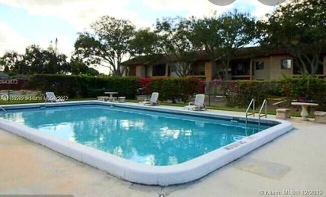 Foto del edificio - 8051 Southgate Blvd