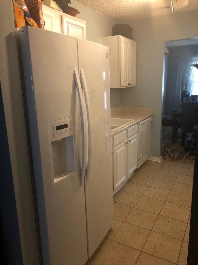 Kitchen - 7936 Vermont Rd