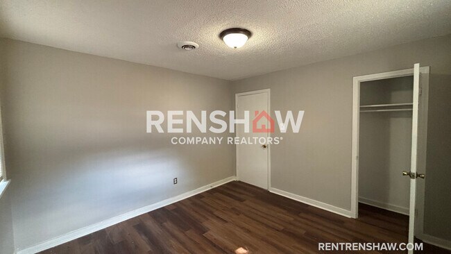 Foto del edificio - 393 Tillman St