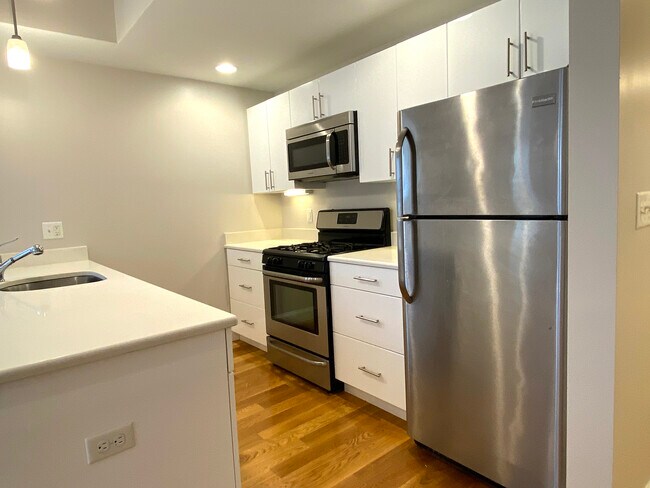 Building Photo - 49 Kent St