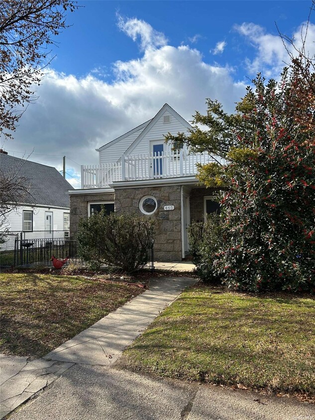 Primary Photo - 465 Lindell Blvd