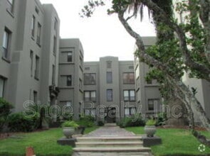 Building Photo - 2545 Oak St