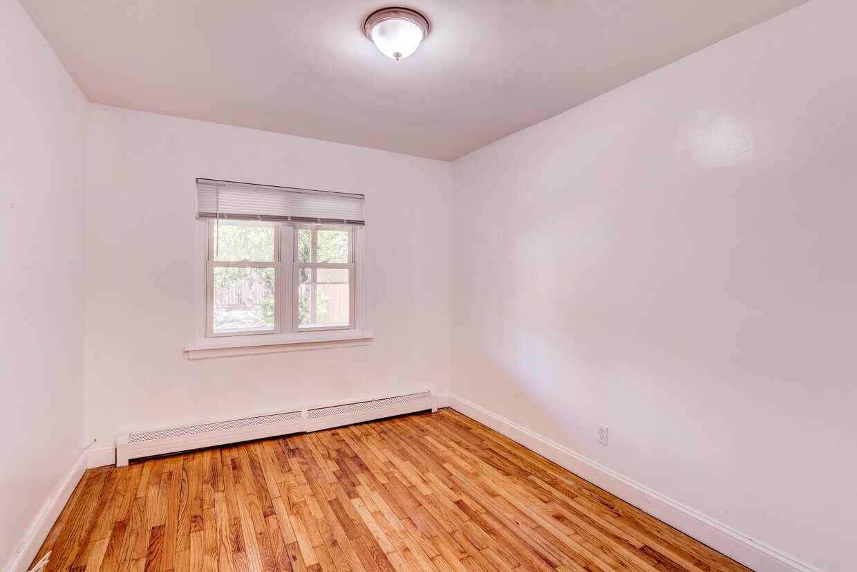 Primary Photo - 941 Magenta Street
