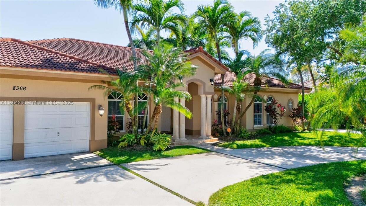 Foto principal - 8366 SW 193rd St