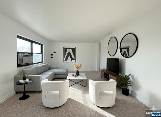 Building Photo - 3031 Edwin Ave