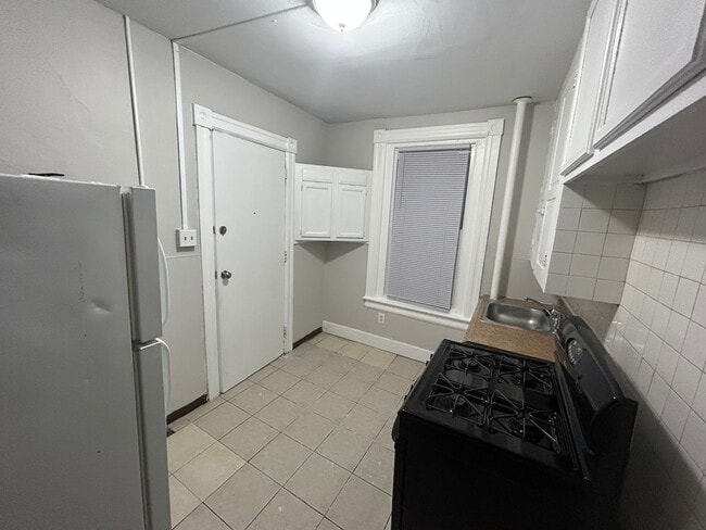 Building Photo - 802 N 8th St