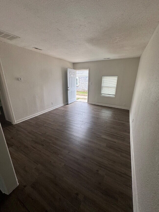 Foto del edificio - 816 S Water St