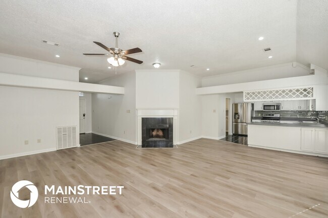 Foto del edificio - 6650 Spencer Forest Cove W