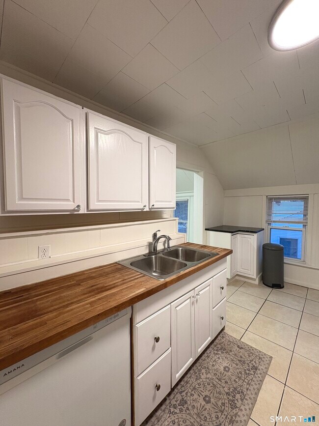 Building Photo - 1787 Stratfield Rd