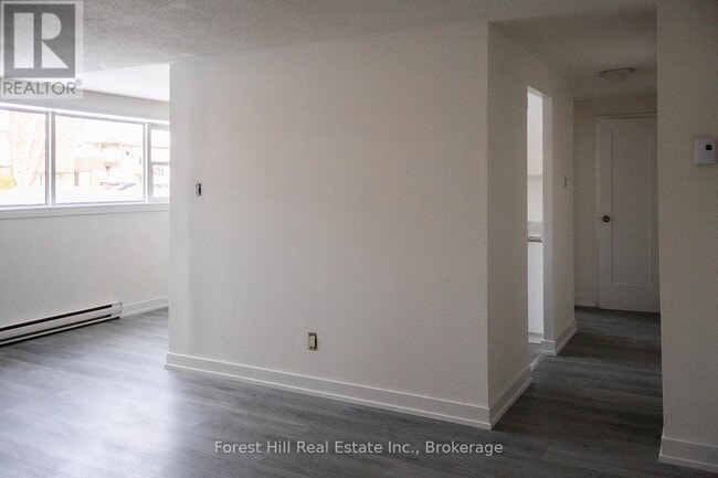 Building Photo - 102 - 176 EIGHTH STREET