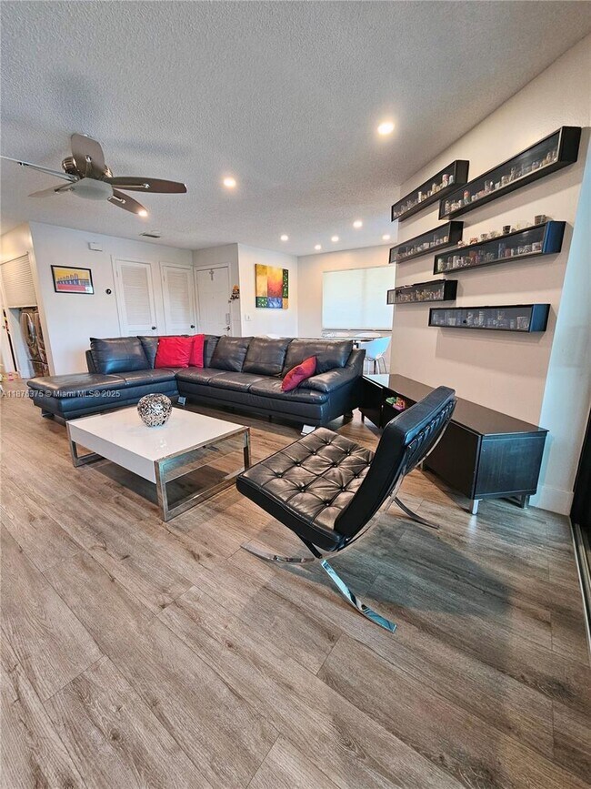 Foto del edificio - 3483 Emerald Oaks Dr