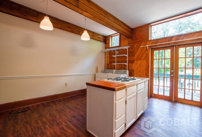 Foto del edificio - 856 Monroe Dr NE