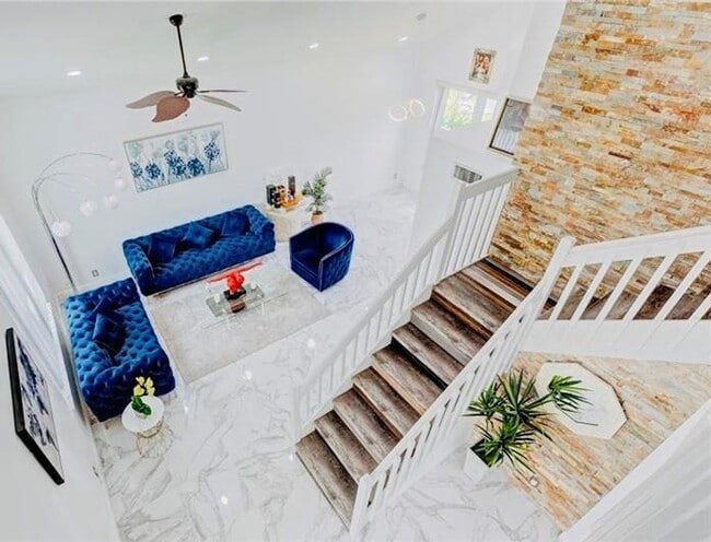 Building Photo - 128 Royal Pine Cir N