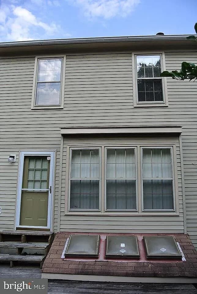 Building Photo - 10806 Douglas Ave