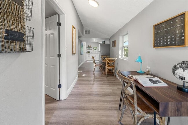 Foto del edificio - 1606 E Osborne Ave