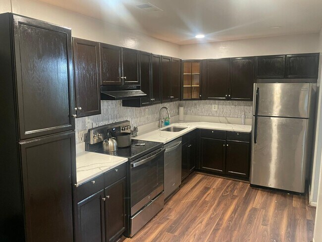 Foto del edificio - 7512 Woodbine Dr