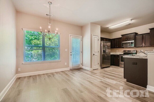 Foto del edificio - 7170 Fringe Flower Dr