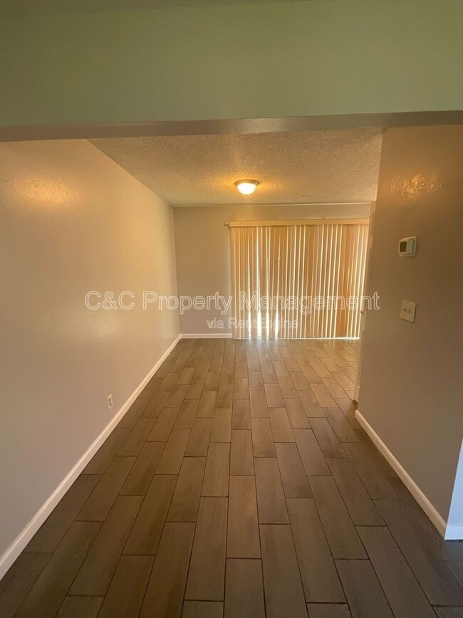 Building Photo - 292 Grecia Ct