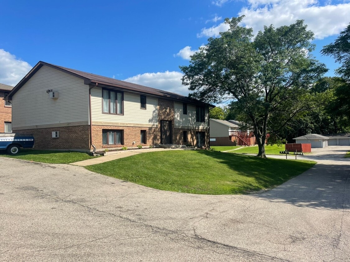 Primary Photo - Immaculate Updated 2 Bedroom 1 bathroom