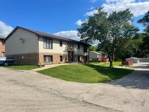 Building Photo - Immaculate Updated 2 Bedroom 1 bathroom