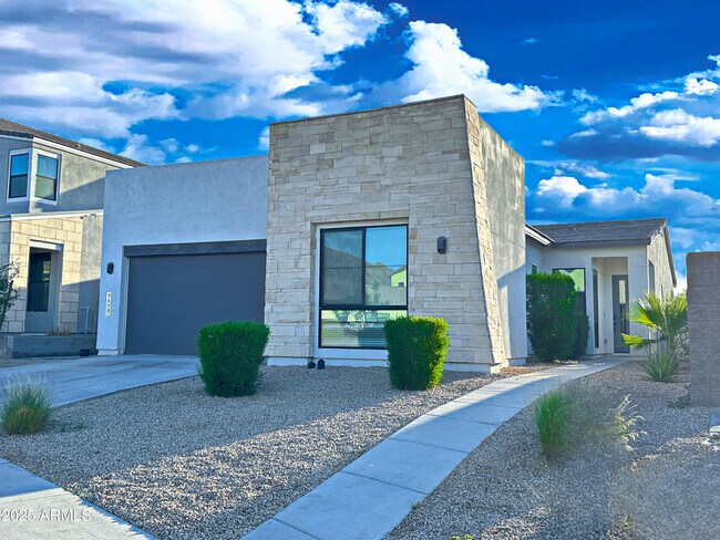 Building Photo - 9414 S 7th Pl