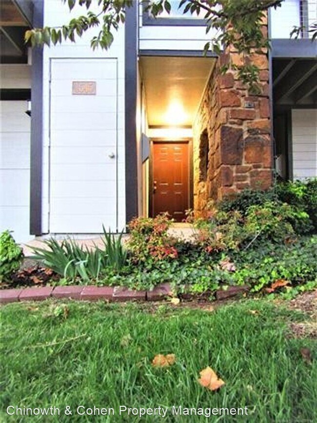 Building Photo - 1545 Riverside Dr