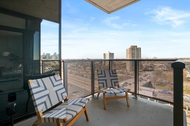 Foto del edificio - 513 S Damen Ave